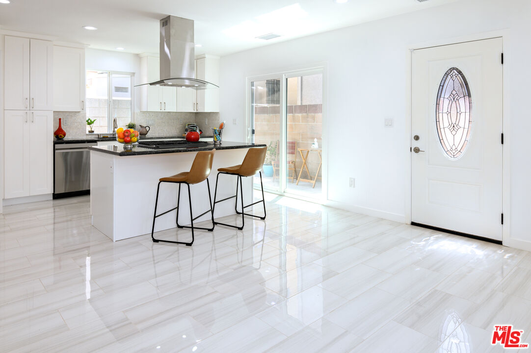 4564 W Broadway Unit B