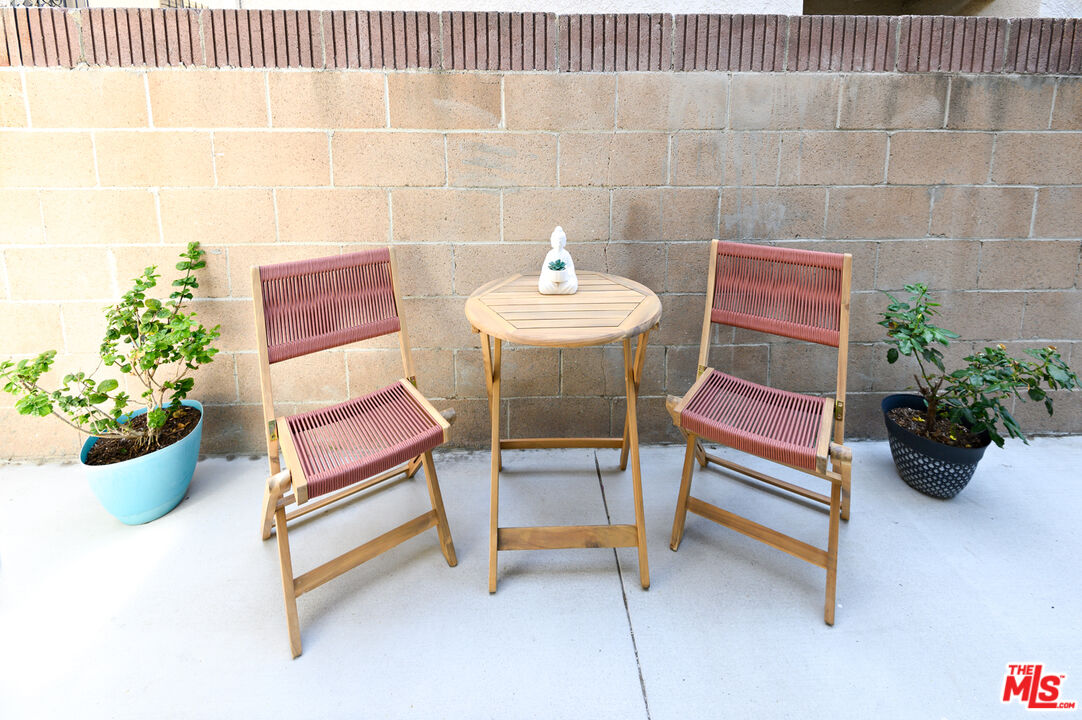 4564 W Broadway Unit B