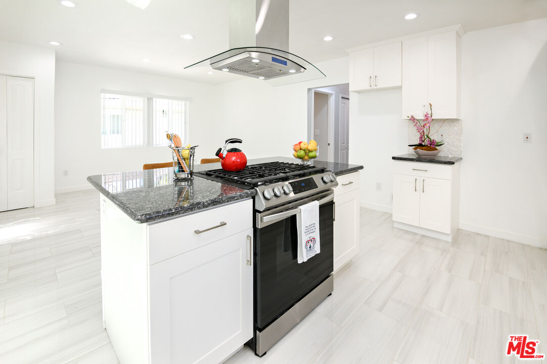 4564 W Broadway Unit B