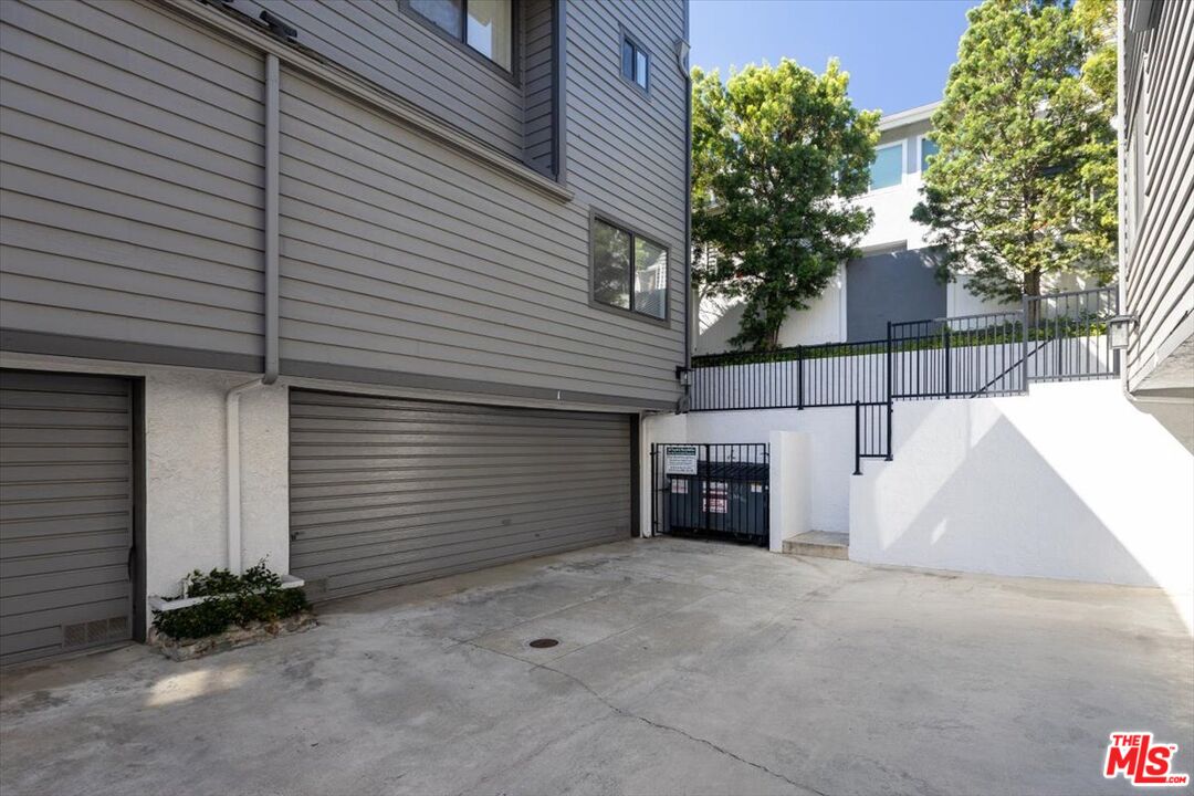 279 E Glenarm St Unit: 1