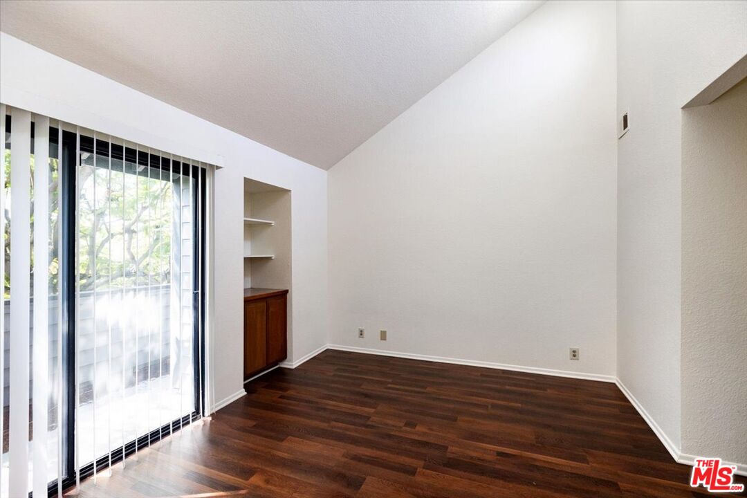 279 E Glenarm St Unit: 1