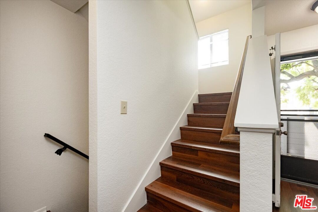 279 E Glenarm St Unit: 1