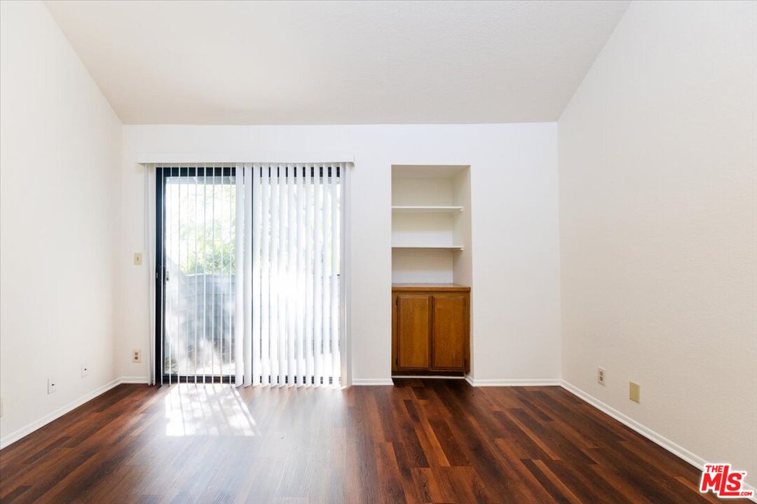 279 E Glenarm St Unit: 1