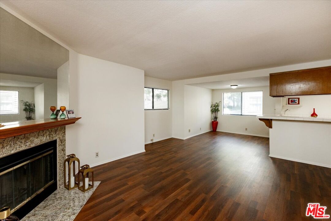 279 E Glenarm St Unit: 1