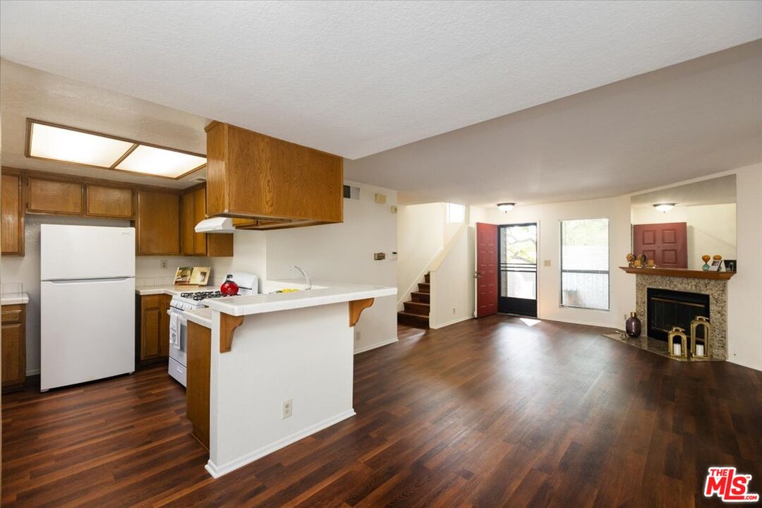 279 E Glenarm St Unit: 1