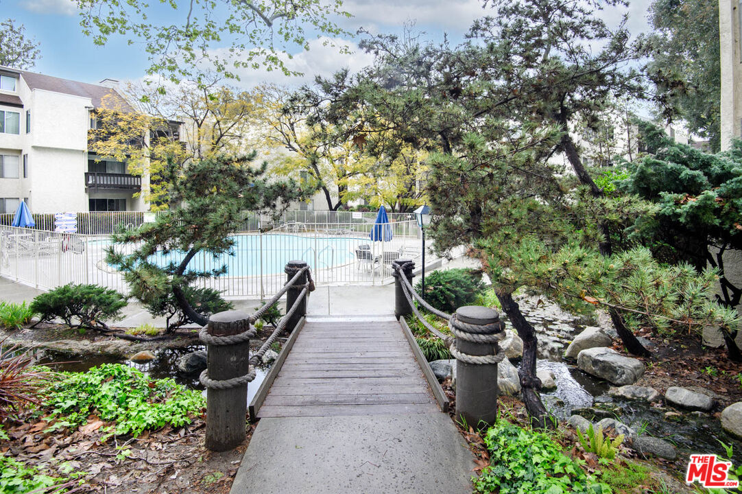 11201 Summertime Ln Unit: 201