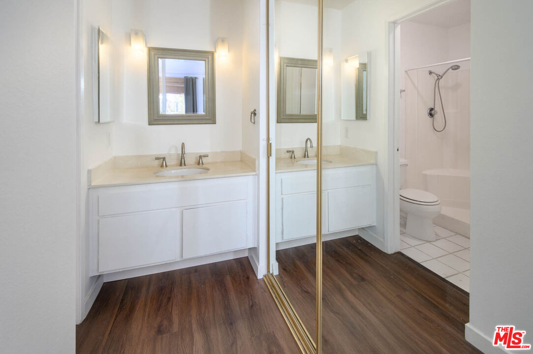 11201 Summertime Ln Unit: 201