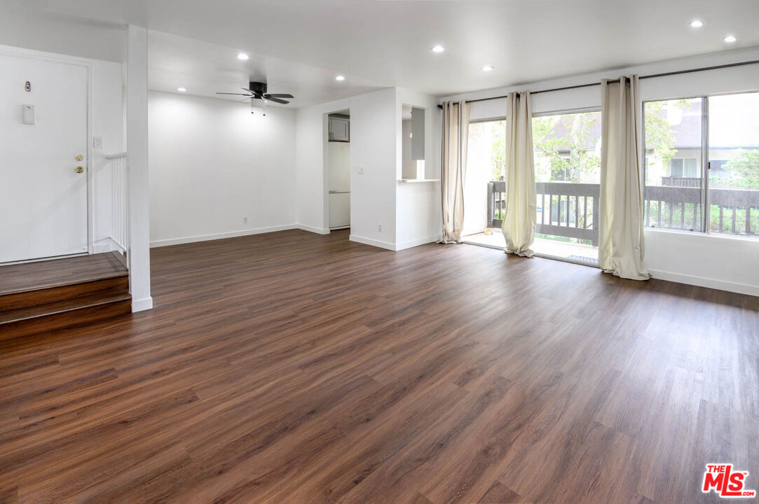 11201 Summertime Ln Unit: 201