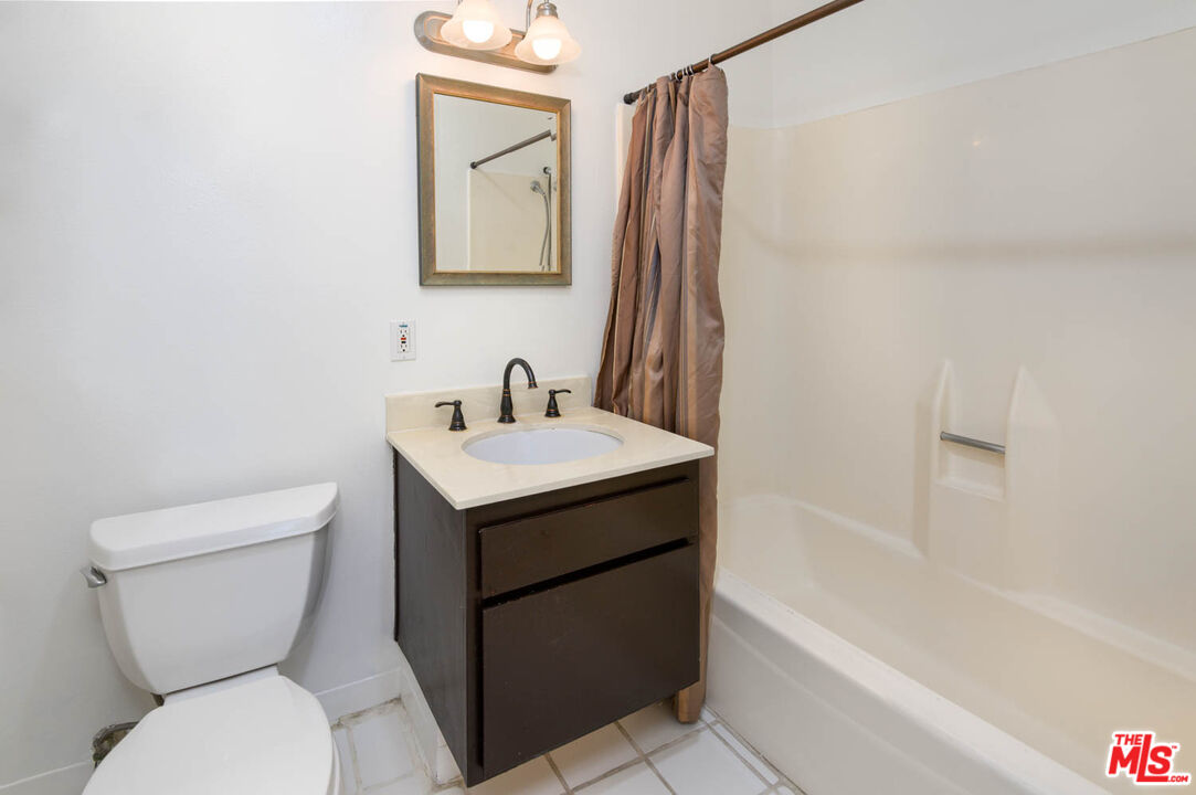 11201 Summertime Ln Unit: 201