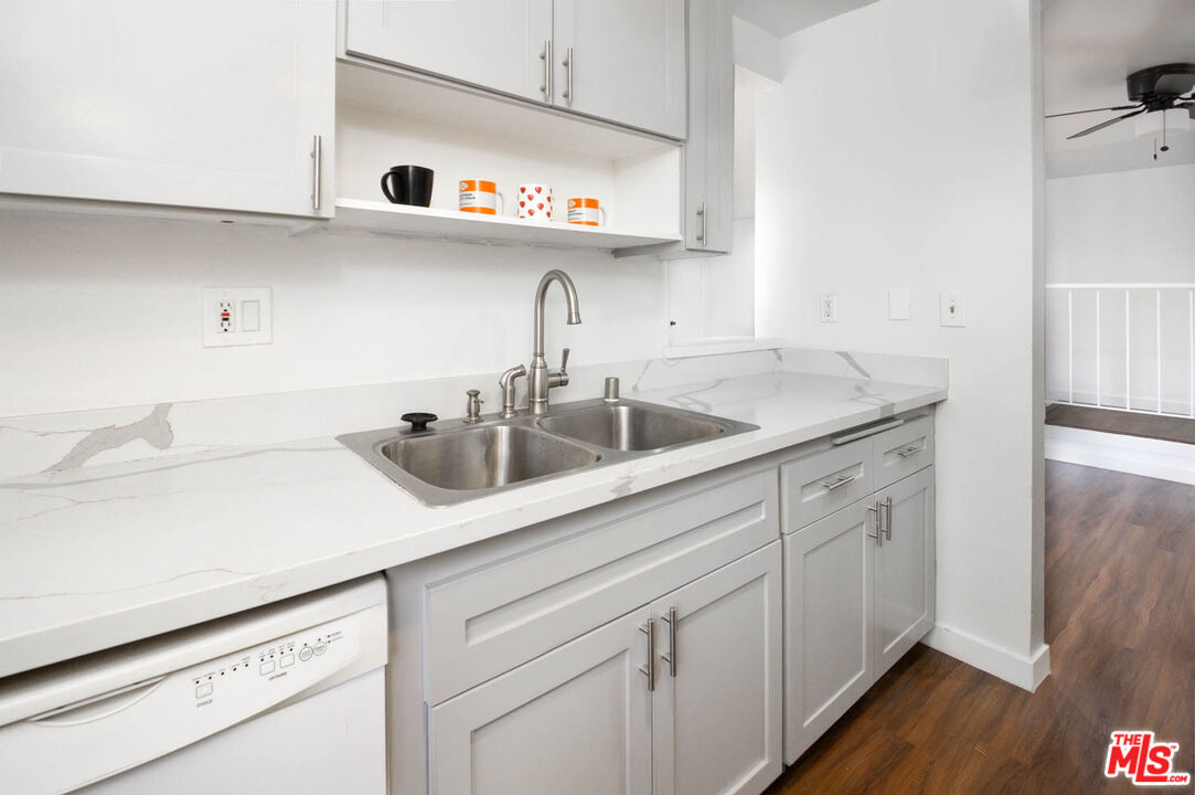 11201 Summertime Ln Unit: 201