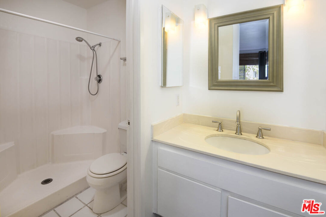 11201 Summertime Ln Unit: 201