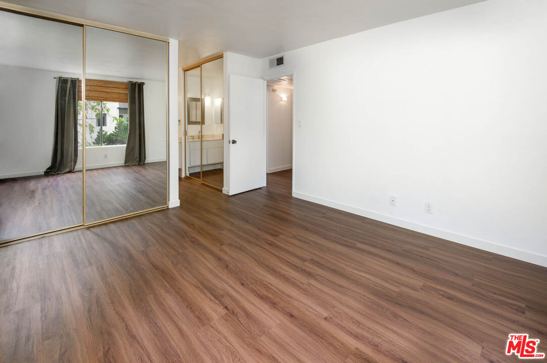 11201 Summertime Ln Unit: 201