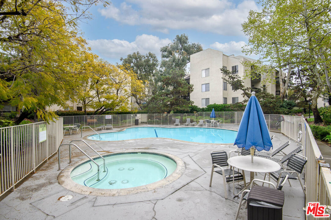 11201 Summertime Ln Unit: 201