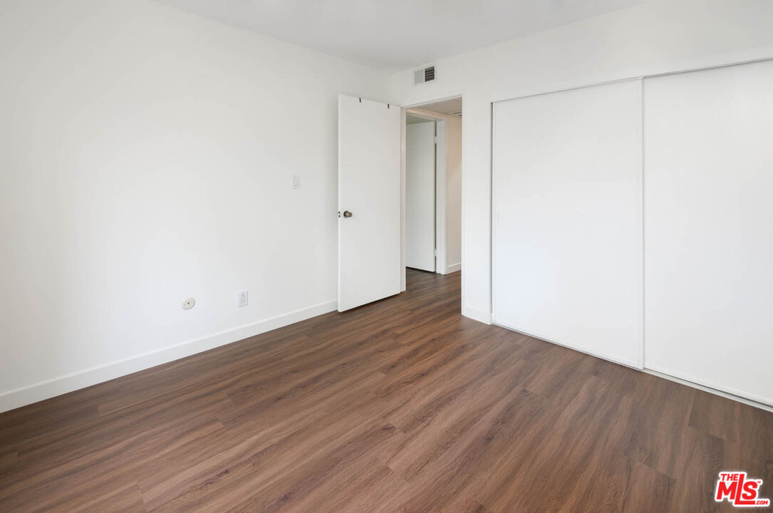 11201 Summertime Ln Unit: 201