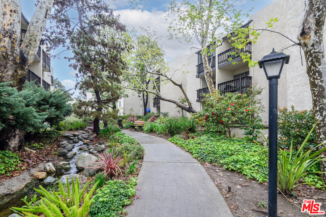 11201 Summertime Ln Unit: 201