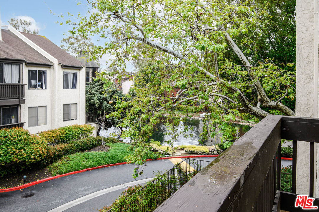 11201 Summertime Ln Unit: 201