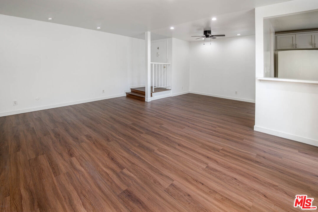 11201 Summertime Ln Unit: 201