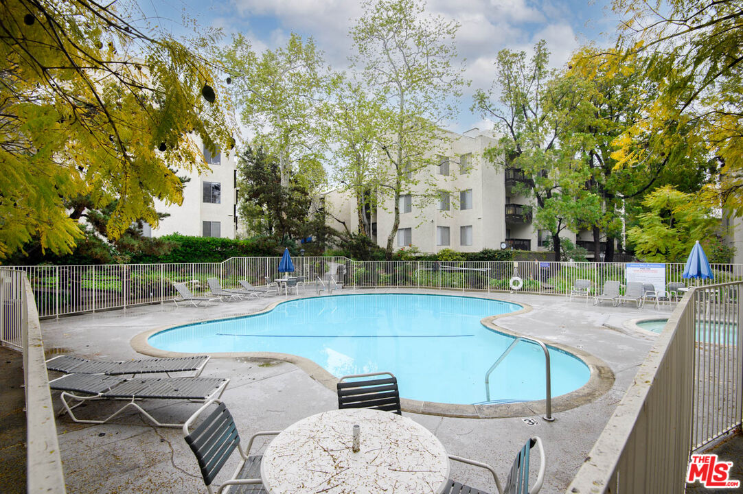 11201 Summertime Ln Unit: 201