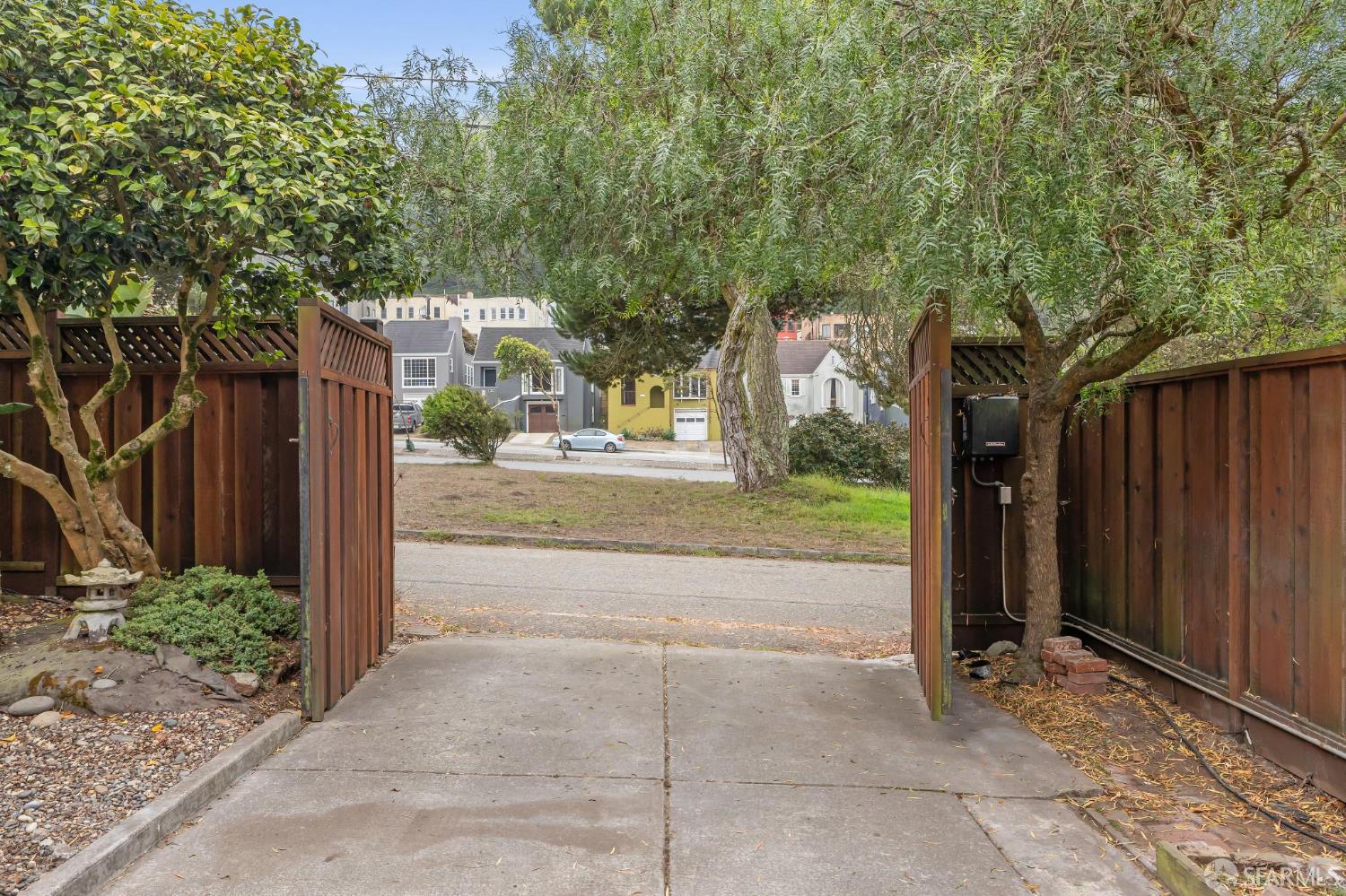 327 Ulloa Street