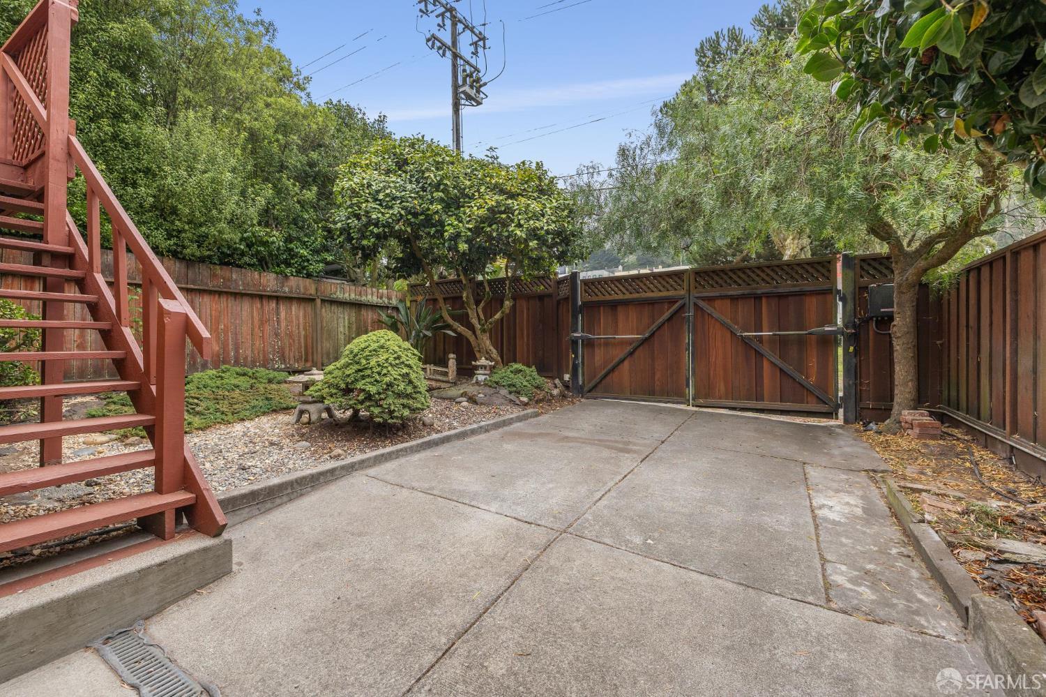 327 Ulloa Street
