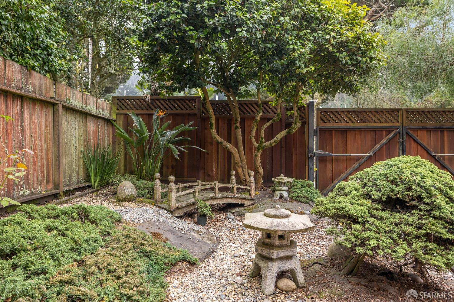 327 Ulloa Street