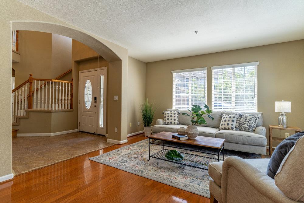 136 Christine Lynn DR