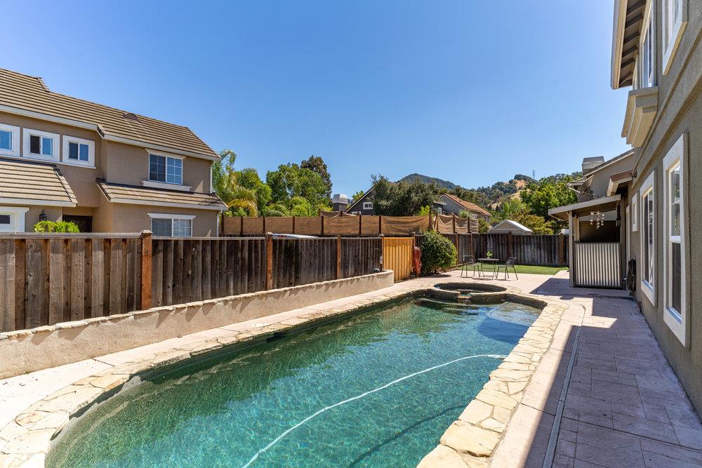 136 Christine Lynn DR