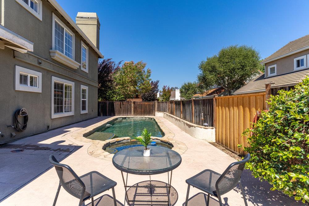 136 Christine Lynn DR