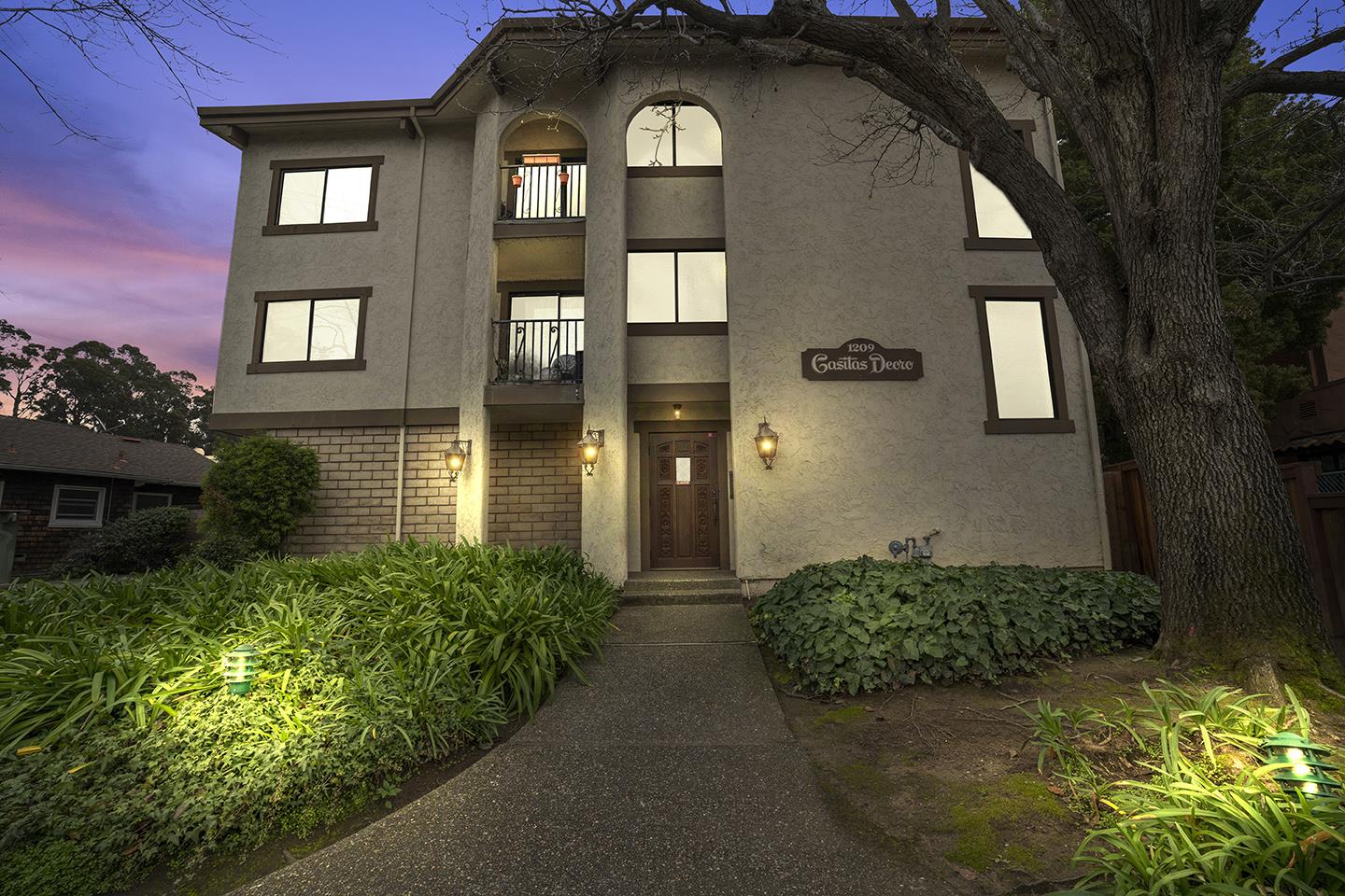 1209 Oak Grove AVE 304