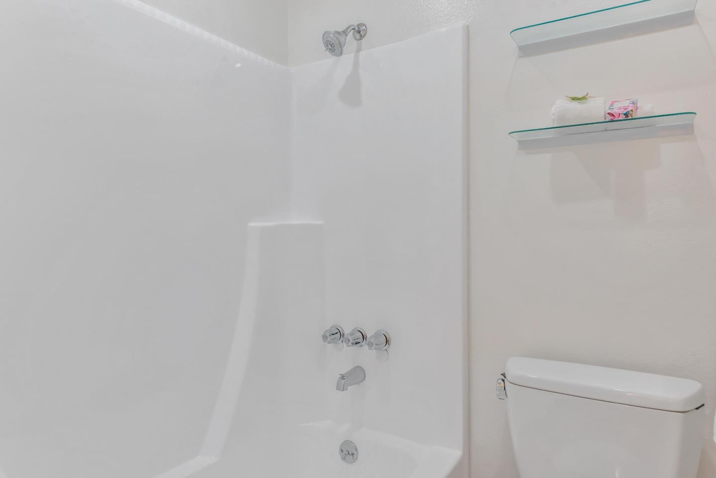 725 Mariposa AVE 306