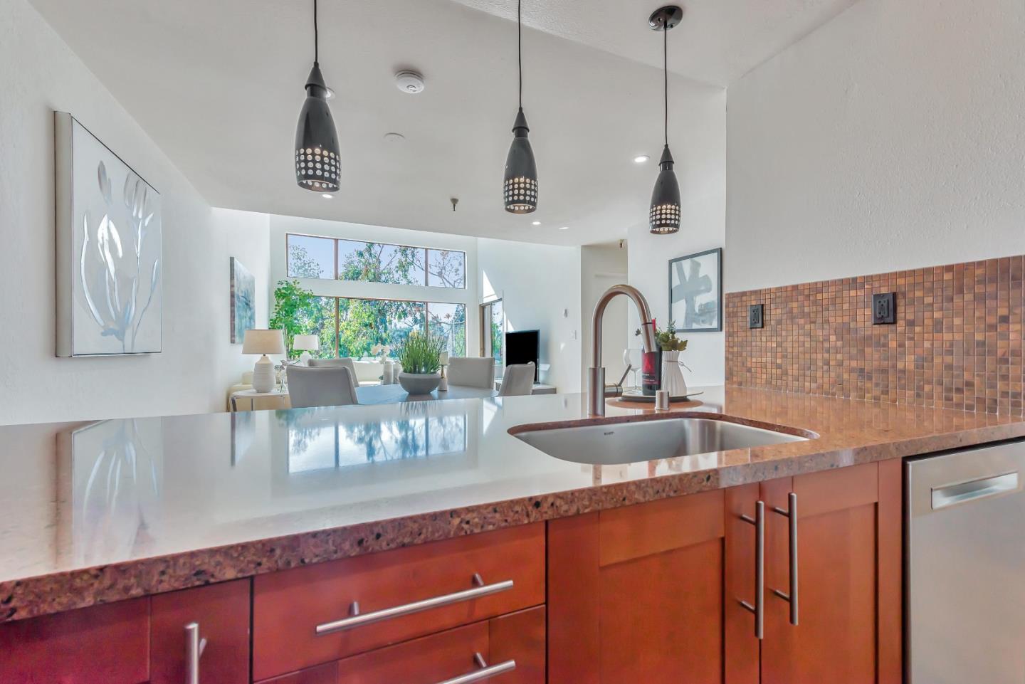 725 Mariposa AVE 306