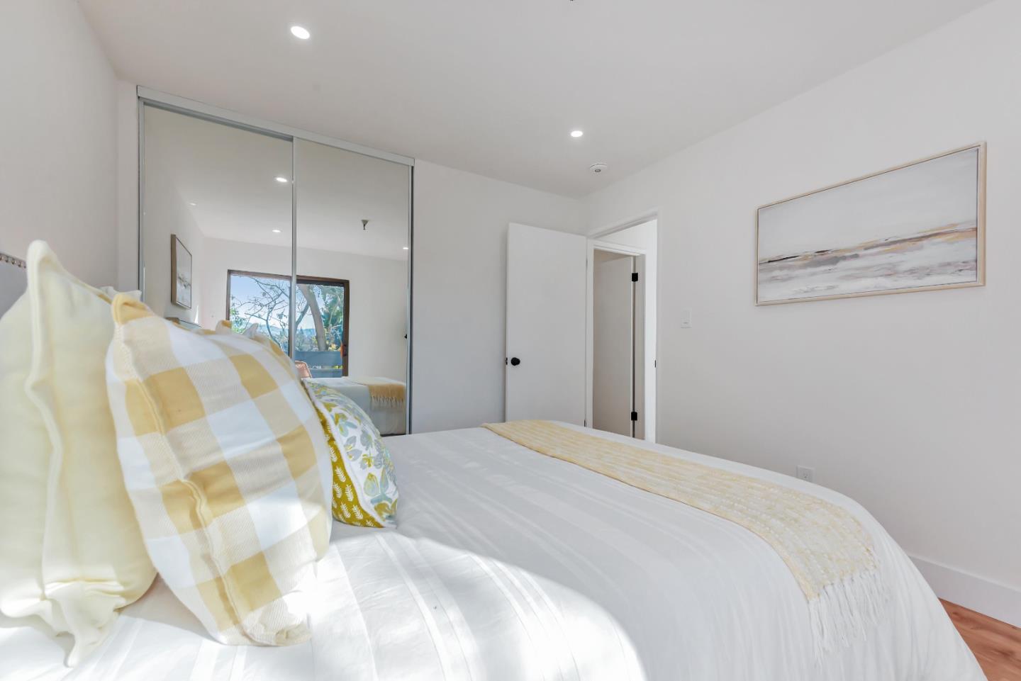 725 Mariposa AVE 306