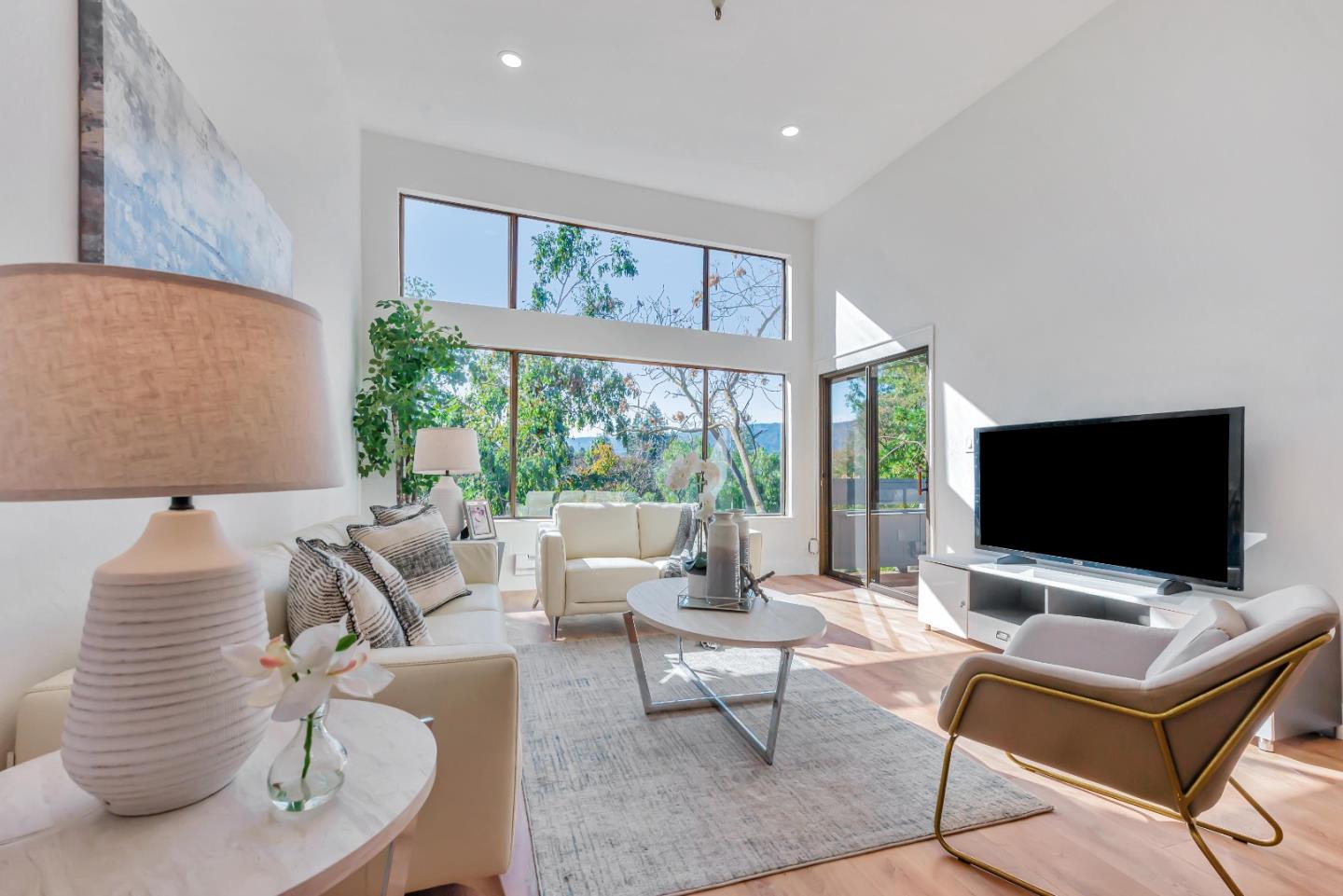 725 Mariposa AVE 306