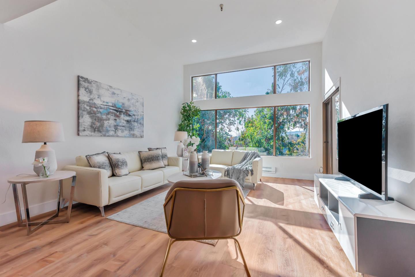 725 Mariposa AVE 306