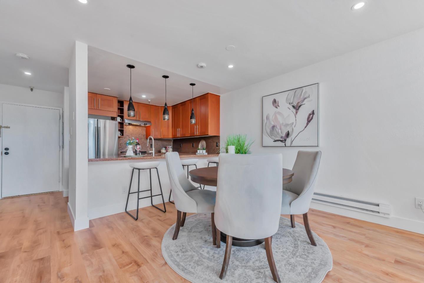 725 Mariposa AVE 306