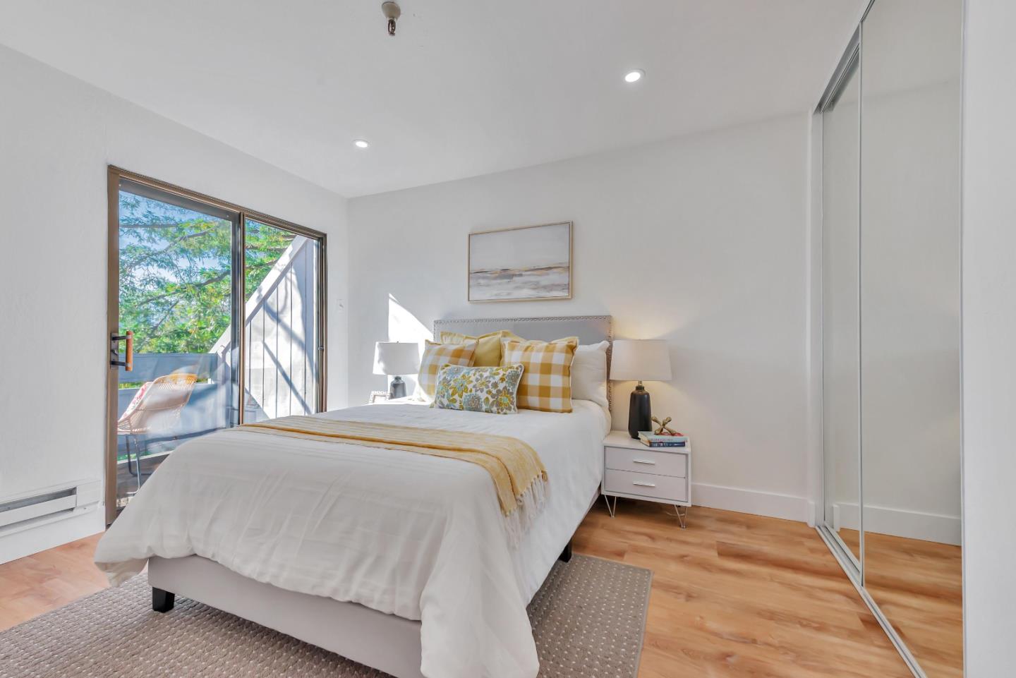 725 Mariposa AVE 306