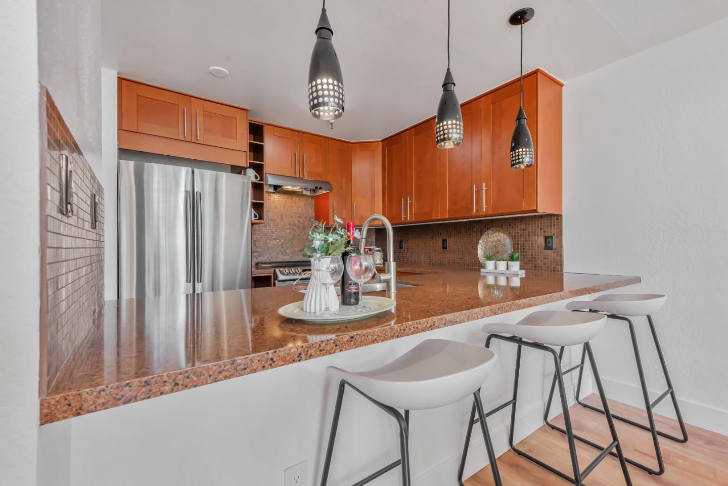 725 Mariposa AVE 306