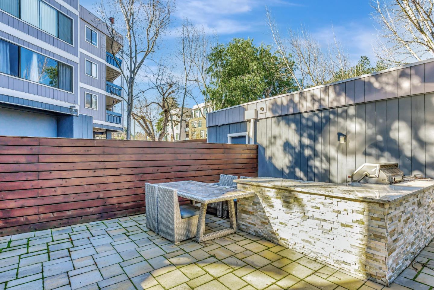 725 Mariposa AVE 306