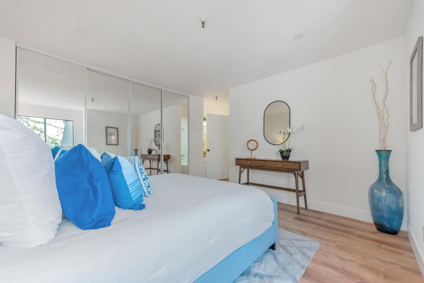 725 Mariposa AVE 306