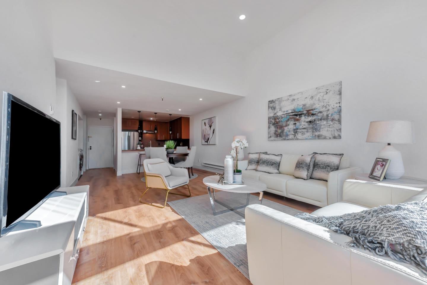 725 Mariposa AVE 306