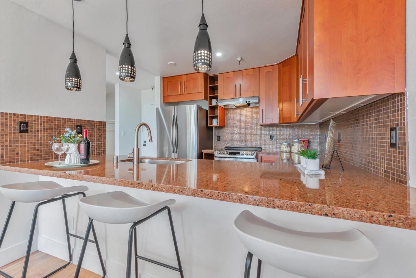 725 Mariposa AVE 306