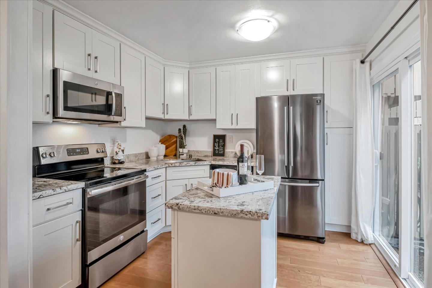 255 S Rengstorff AVE 161