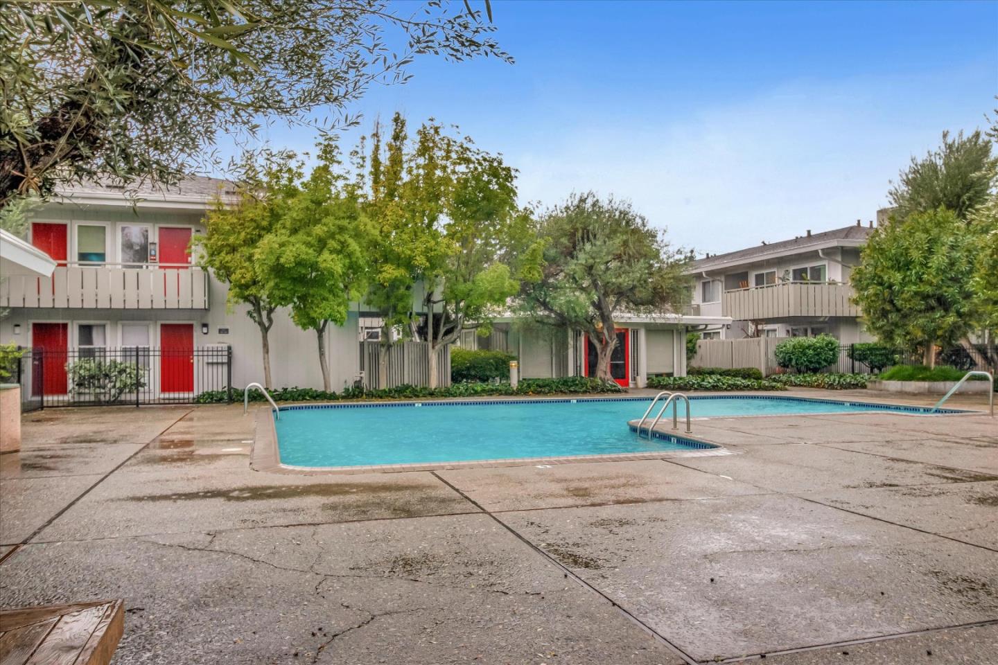 255 S Rengstorff AVE 161