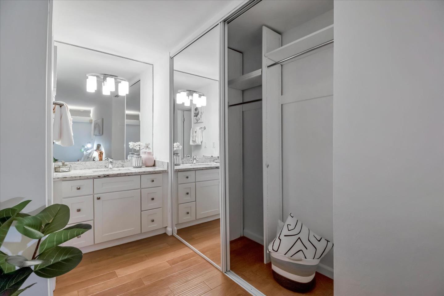 255 S Rengstorff AVE 161