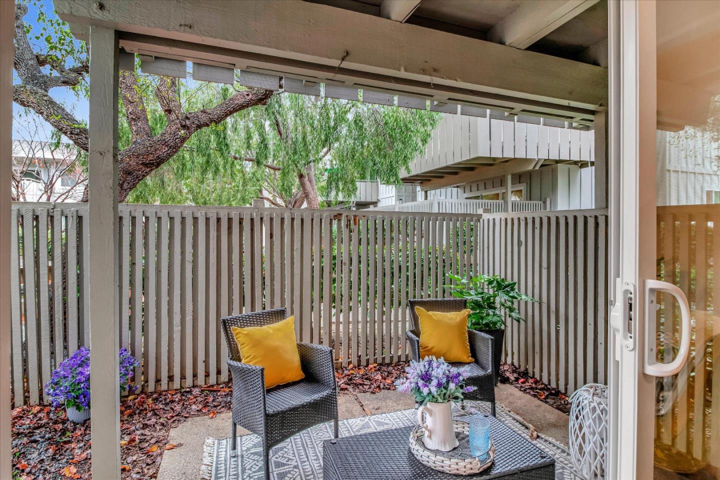 255 S Rengstorff AVE 161