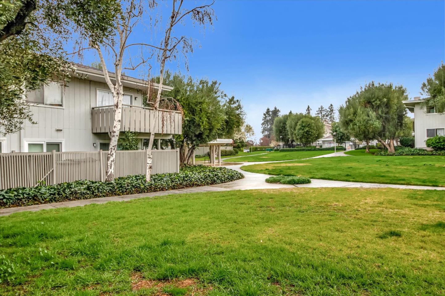 255 S Rengstorff AVE 161