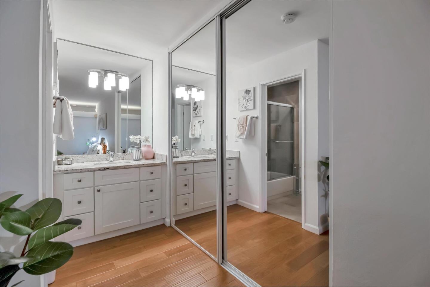 255 S Rengstorff AVE 161