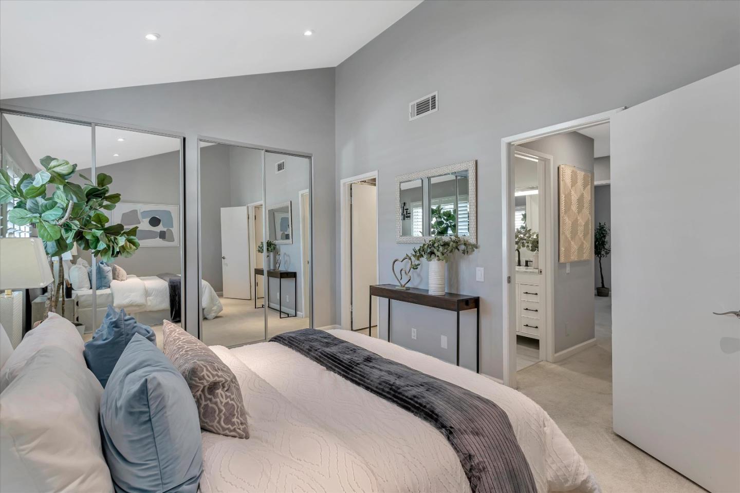 2370 Shoreside Court