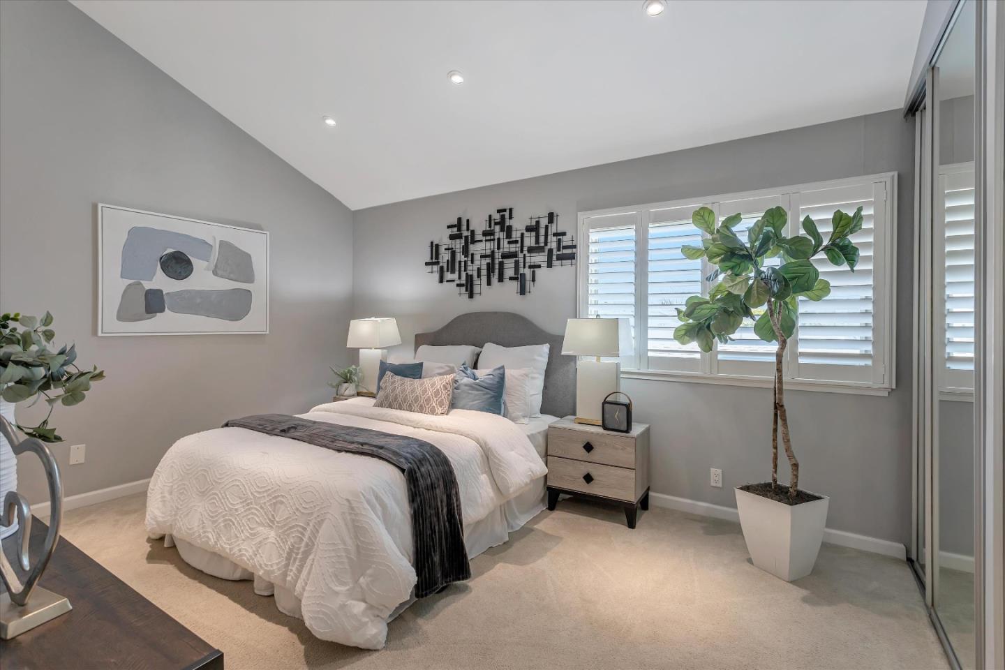 2370 Shoreside Court