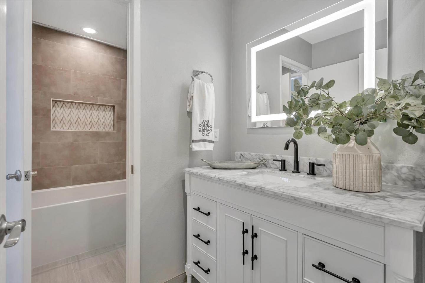2370 Shoreside Court